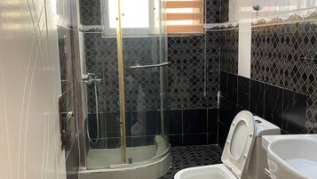 Combined shower/tub