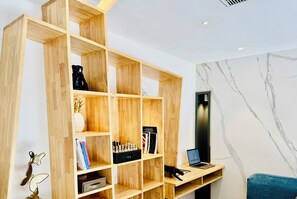 Lobby lounge - The Prime Delhi (New Delhi)