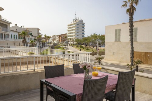 House with 1 bedroom, 1 bathroom and terrace near the sea