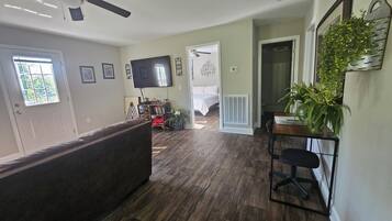 2 bedrooms, desk, iron/ironing board, free WiFi