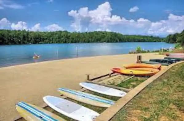 Beach towels - Woodsy cottage next to Lake James (Morganton)