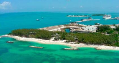 Duval Vibes • Pool • 10 Guests