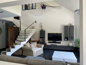 Smart TV, video games, computer monitors