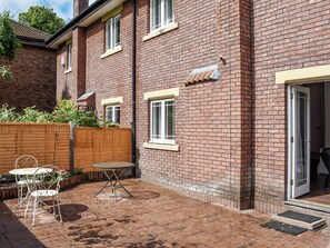Outdoor dining - 3 bedroom accommodation in Hazel Grove, Stockport (Hazel Grove, Stockport)