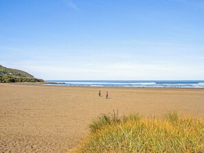 Beach - Spacious Teifi Valley barn for holidays near the Cardigan coast. (Cenarth)