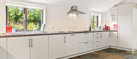 Lave-vaisselle, chaise haute