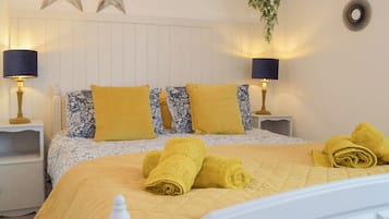 4 bedrooms, free WiFi, bed sheets