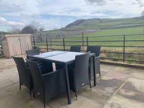 Outdoor dining - White Lea is a beautiful Dales Cottage recently transformed into a fantastic holiday home. (Richmond)