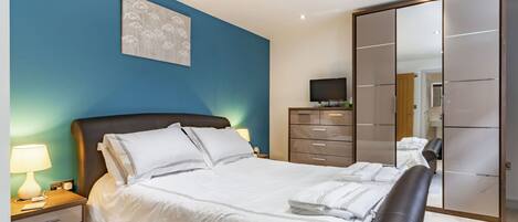 4 bedrooms, free WiFi, bed sheets