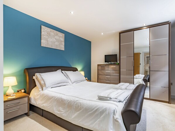 4 bedrooms, free WiFi, bed sheets