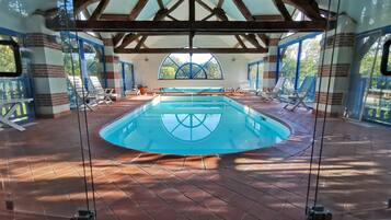 Alberca techada y alberca climatizada