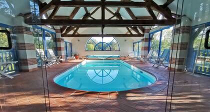 Les gites du Gué Rabot, heated indoor swimming pool, sports hall, tennis court