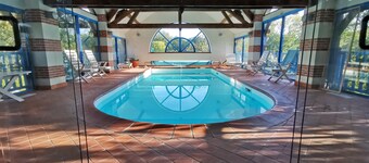 Les gites du Gué Rabot, heated indoor swimming pool, sports hall, tennis court