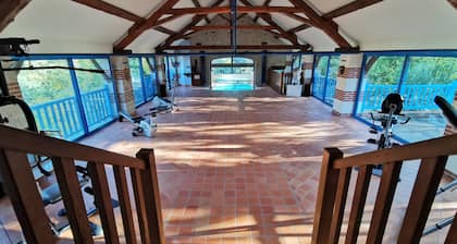 Les gites du Gué Rabot, heated indoor swimming pool, sports hall, tennis court