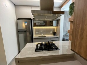 Fridge, microwave, oven, stovetop - Charming apartment fully furnished. (Maringá)