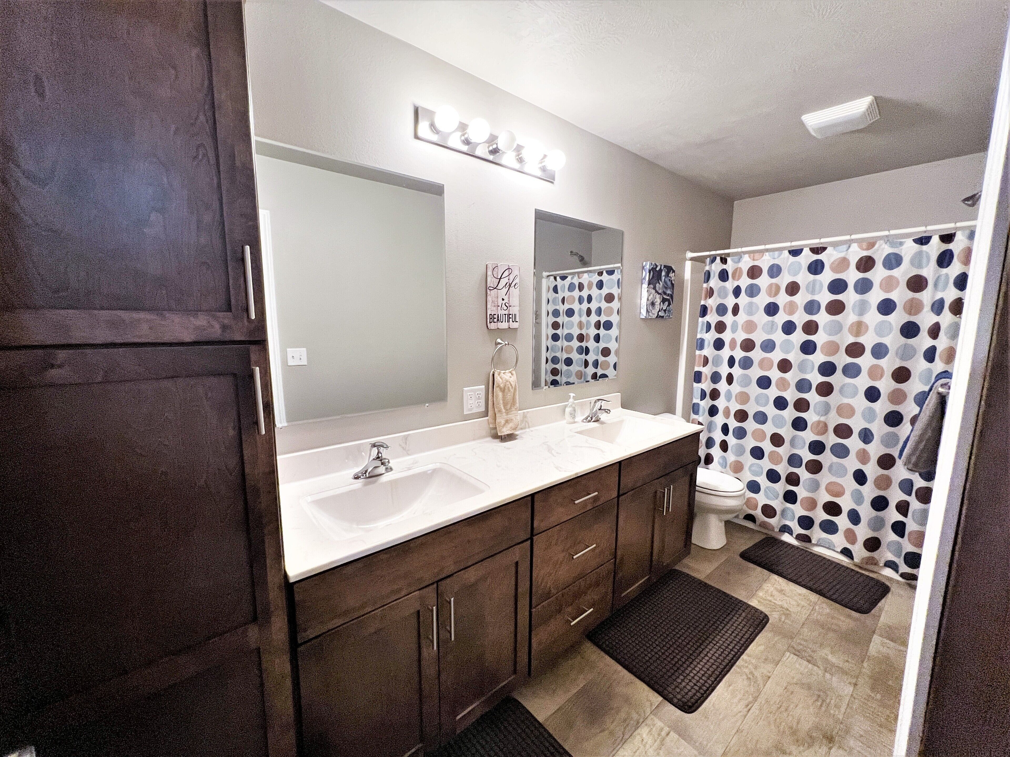 Combined shower/bathtub