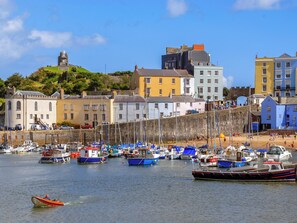 Marina - 4 bedroom accommodation in Manorbier (Manorbier)