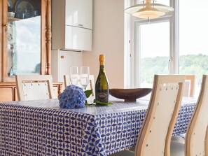 Dining - 2 bedroom accommodation in Dartmouth (Dartmouth)