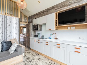 Private kitchen - Superb pods ideal for a family break close to the coast. (Chapel St Leonards)