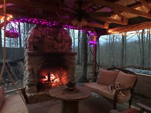 Property grounds - Relaxing 3B Log Home-15 min walk to the Black River! (Annapolis)