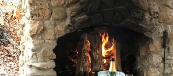 Relaxing 3B Log Home-15 min walk to the Black River!