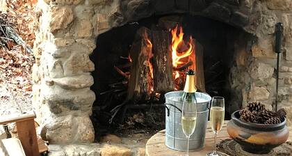 Relaxing 3B Log Home-15 min walk to the Black River!