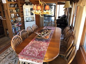 Dining - Relaxing 3B Log Home-15 min walk to the Black River! (Annapolis)