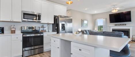 Refrigerador, microondas, horno, placa de cocina