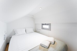 1 多间卧室、办公桌、熨斗/熨衣板、上网接入