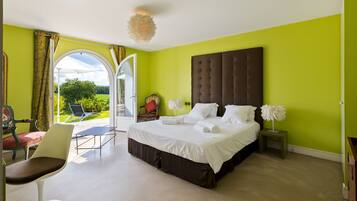 5 bedrooms, in-room safe, desk, soundproofing