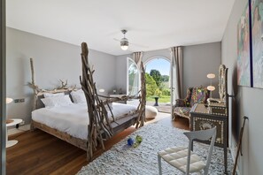 5 bedrooms, in-room safe, desk, soundproofing