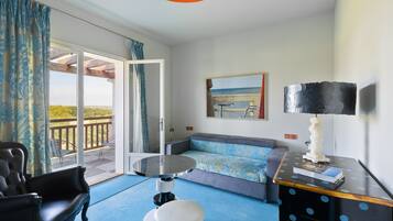 Smart TV, DVD player, table tennis, books