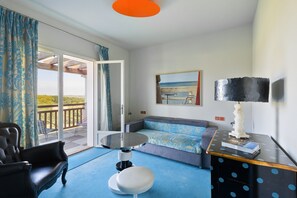 Smart TV, DVD player, table tennis, books