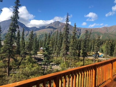 Denali Park - Ridgeview House with 360 mountain views all around!