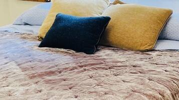 1 bedroom, WiFi (free), bed sheets