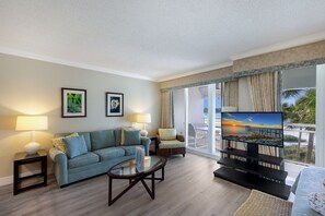 TV, DVD player, stereo - Updated Beachfront Condo at Prestigious Long Boat Key Resort (Longboat Key)