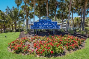 Property grounds - Updated Beachfront Condo at Prestigious Long Boat Key Resort (Longboat Key)