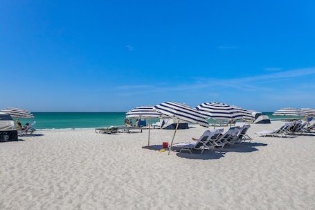 On the beach. Updated Beachfront Condo at Prestigious Long Boat Key Resort