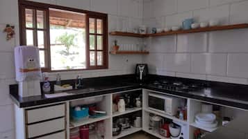 Casa família | Cozinha privada | Geladeira, micro-ondas, cooktop, liquidificador