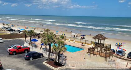 Starfish Wishes-Ocean View Daytona Beach, beach chairs and umbrella provided!