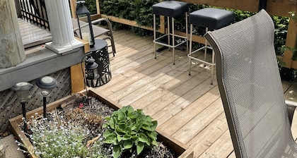 Lake house with spectacular sun rises. Separate bunkie on the property