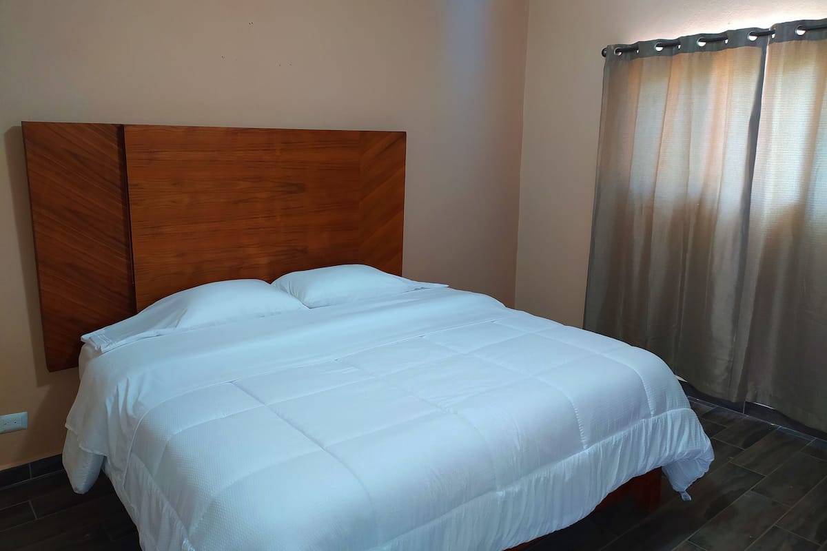 Habitación doble tradicional | 2 habitaciones, wifi gratis y ropa de cama