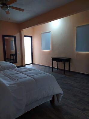 Habitación cuádruple tradicional, varias habitaciones | Wifi gratis y ropa de cama 