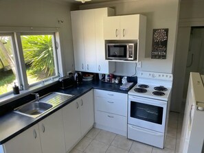 Fridge, microwave, oven, stovetop - Ohope Dreamer. Self Contained Suite (Ohope)