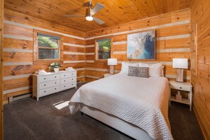 3 Schlafzimmer, Schreibtisch, Bügeleisen/Bügelbrett, Reisekinderbett