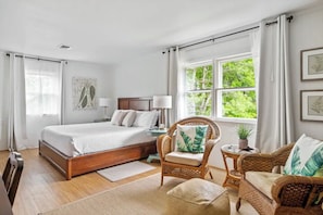 1 bedroom, iron/ironing board, free WiFi, bed sheets - Palm Tree Room — Elegant British Colonial Luxury with Spacious Comfort (Rehoboth Beach)