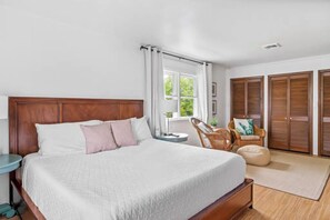 1 bedroom, desk, iron/ironing board, free WiFi - Palm Tree Room — Elegant British Colonial Luxury with Spacious Comfort (Rehoboth Beach)