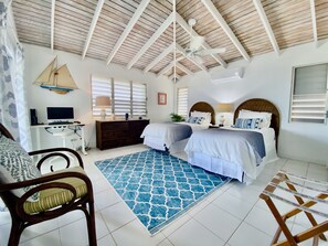 2 chambres, bureau, fer et planche à repasser, lit parapluie