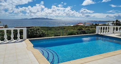 Oceanview villa with private pool, 5 mins to beach