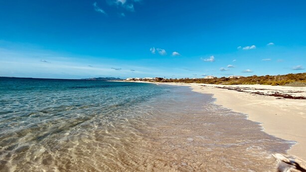 Sun loungers, beach towels - Oceanview villa with private pool, 5 mins to beach (SeaFeathers)